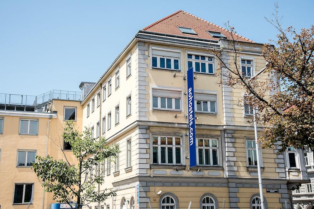 A&O Wien Stadthalle Exterior photo